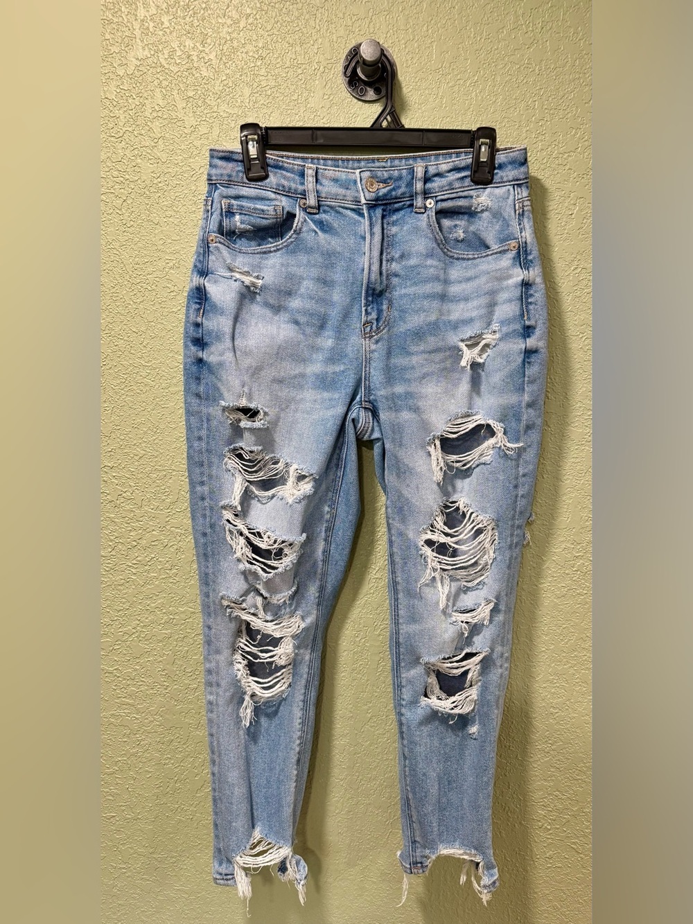 American Eagle Outfitters Ripped Mom Jeans 6